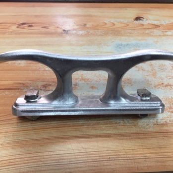 Cornamusa de amarre en pantalán.  4TN