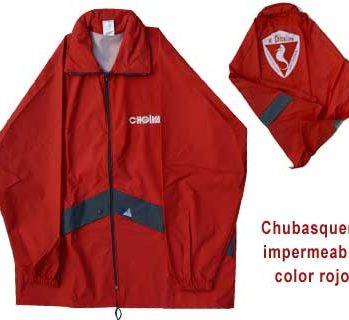 Chubasquero con estampación M.CHICOLINO