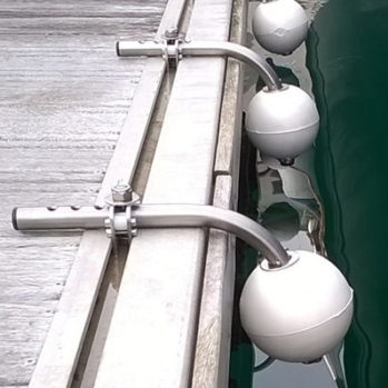 Soporte inox con Rueda de EVA  para pantalán. Finguer