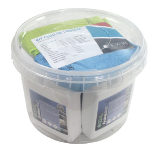 CUBO con los Productos de Limpieza más útiles a bordo