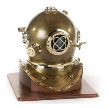 Casco escafandra en latón--Alto: 48--Largo: 52cm