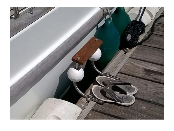 PELDAÑO para embarque con defensas giratorias de EVA - Imagen 3